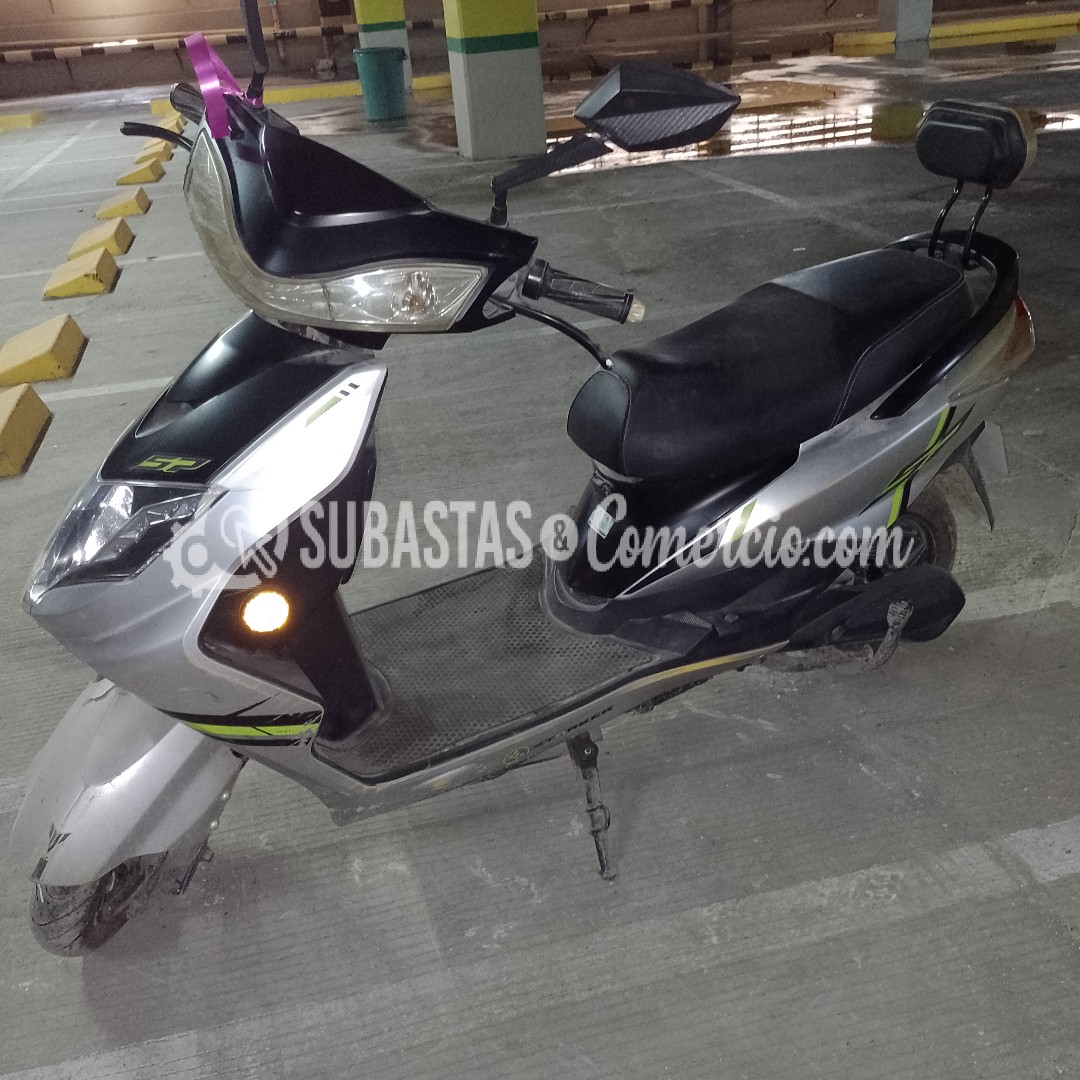 35 - Starker Skuty sport bateria removible 110v  1800 w MOD.2020 XPA16E